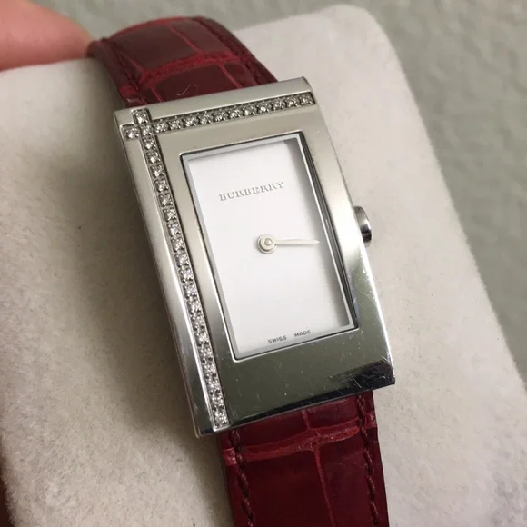 🖤BURBERRY Diamond bezel watch with red alligator straps